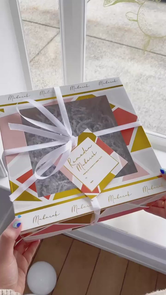 Eid, Ramadan, decor, party, Eid gifts and traditions, Islamic holidays, Ramadan fasting, Eid, Ramadan, Party, Decor, Holiday, Celebrate, Trendy, Elevated style, modern, elegant, Minimal, Pop of color, colorful, Mubarak treat boxes